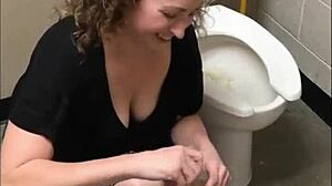 Pretty babe peeing & showing off her hot ass