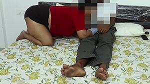 Indyjska bhabhi liże cipkę i ostro rżnięta w sypialni