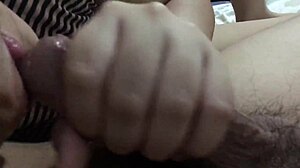 Sweet filipina girlfriend knows how to do blowjob