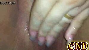 Gostosa com saudade do namorado manda presentinho pra ele