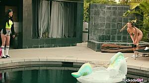 Lesbo teen 18+ licks pussy after swimming in the pool!
