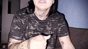 Namorada perfeita da bunda grande fica de 4 e leva porra