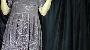 bokep indo cewek bening nyobain dress satin barunya sambil colmek 😏