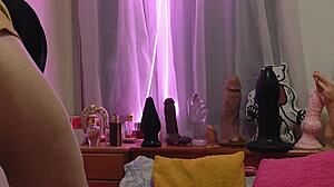 Fisting anal brings intense delight to this curvy milf