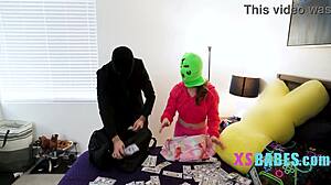 Stepdaughter heist turns naughty 😈