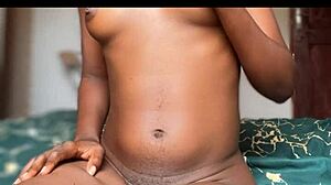 chatte bien humide cul en lair gode dans la chatte