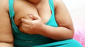 Desi sexy indian aunty