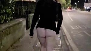 hotwife flashes and gets fucked quick in the garden